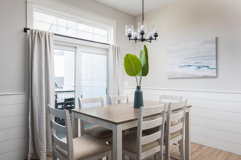 Brand New Luxury Townhome Close to Beach w Pool - image 29