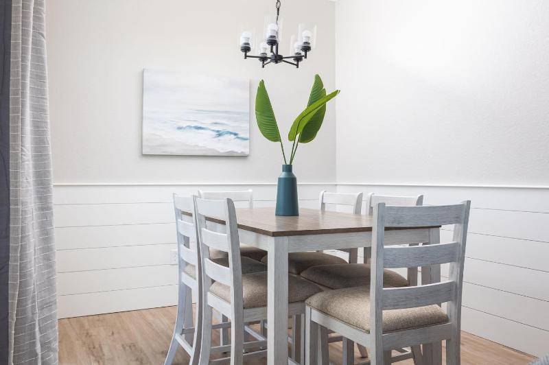 Brand New Luxury Townhome Close to Beach w Pool - image 19