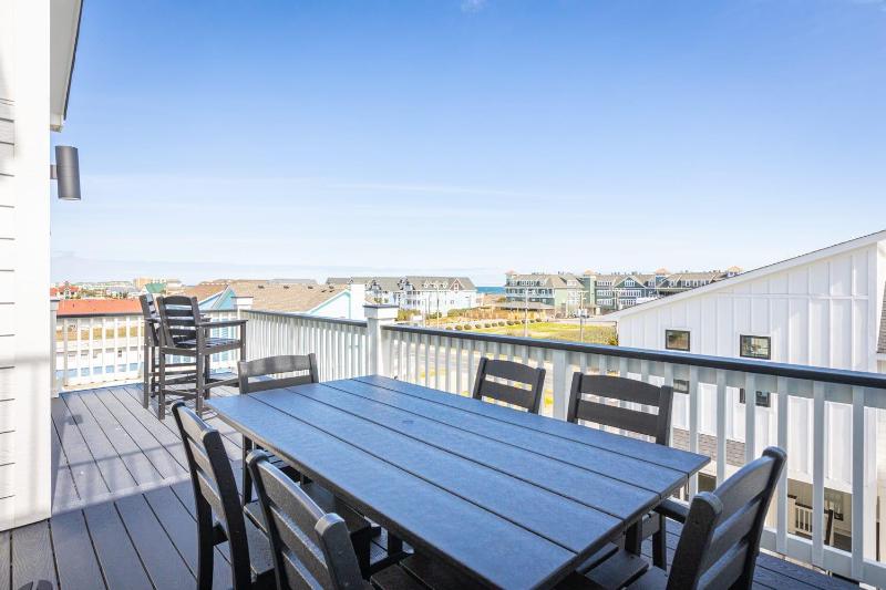 Brand New Luxury Townhome Close to Beach w Pool - image 34