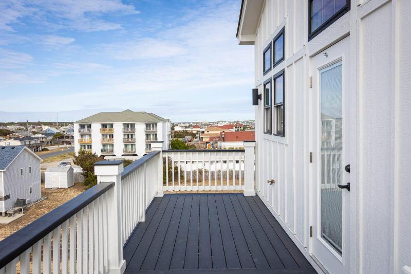 Brand New Luxury Townhome Close to Beach w Pool - image 12
