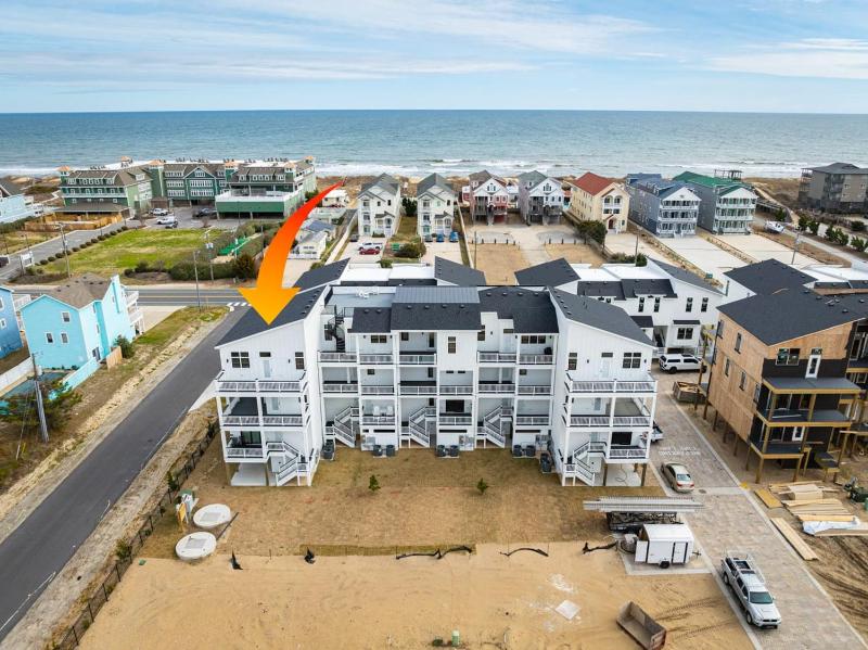 Brand New Luxury Townhome Close to Beach w Pool - image 32