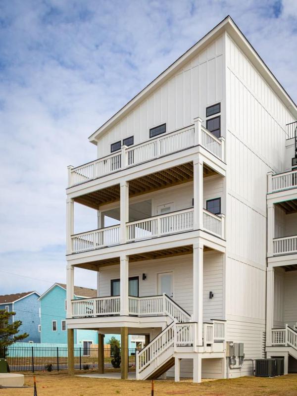 Brand New Luxury Townhome Close to Beach w Pool - image 20