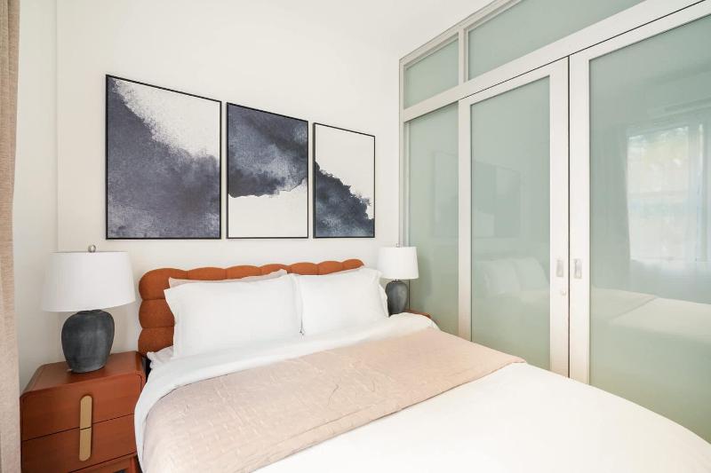 14-2B Brand New Modern 1BR Union Square WD in Unit - image 12
