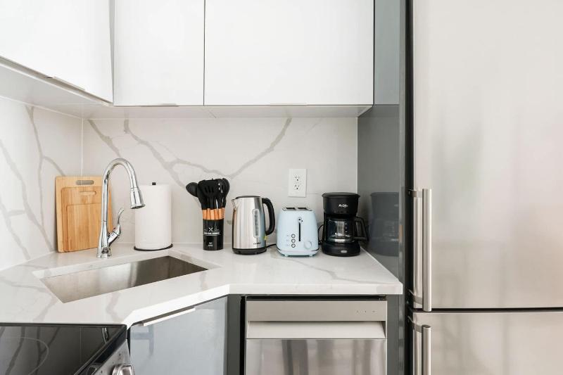 14-2B Brand New Modern 1BR Union Square WD in Unit - image 3