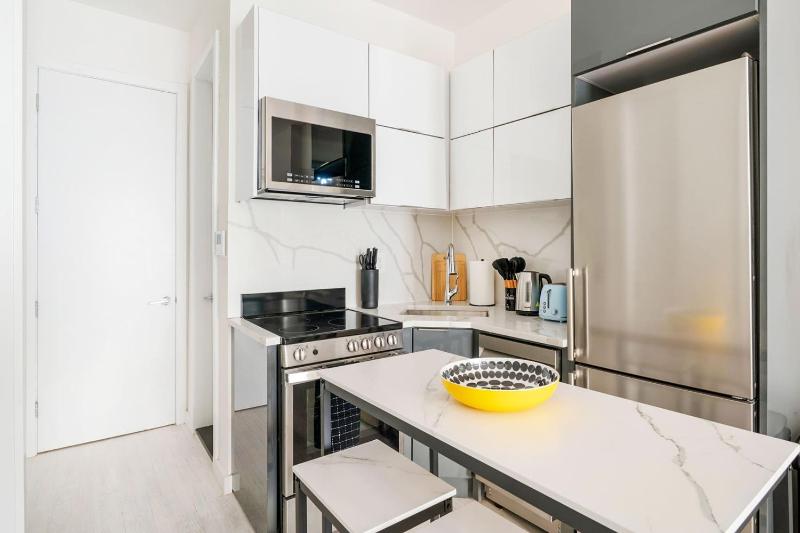 14-2B Brand New Modern 1BR Union Square WD in Unit - image 11