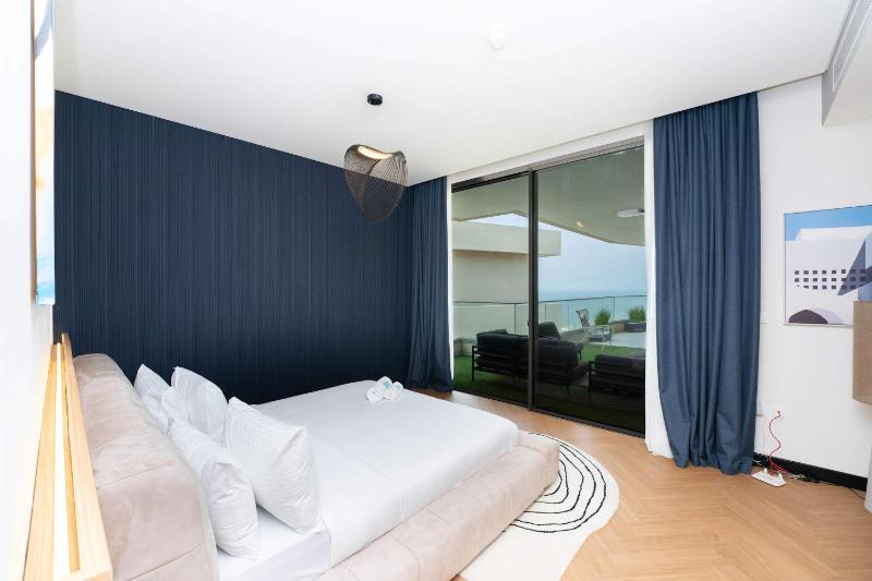 Coastal 3BR Retreat in Seaside Hills Sea View - image 12