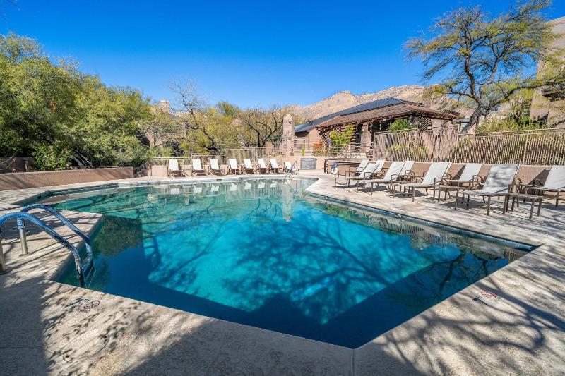 Gorgeous Mountain & City Views Pools & Hot Tubs - image 38