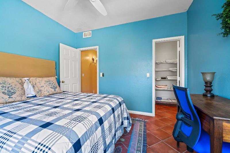 Gorgeous Mountain & City Views Pools & Hot Tubs - image 34