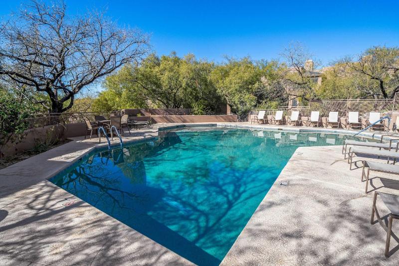 Gorgeous Mountain & City Views Pools & Hot Tubs - image 7