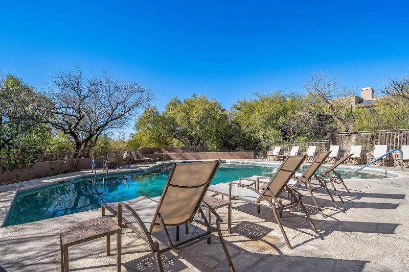 Gorgeous Mountain & City Views Pools & Hot Tubs - image 27