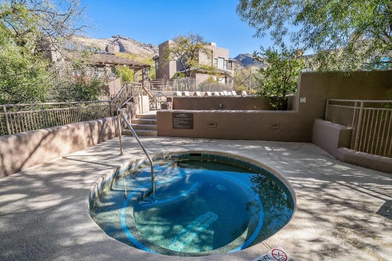 Gorgeous Mountain & City Views Pools & Hot Tubs - image 19