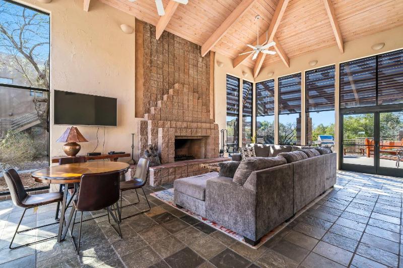 Gorgeous Mountain & City Views Pools & Hot Tubs - image 3
