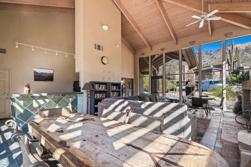Gorgeous Mountain & City Views Pools & Hot Tubs - image 31
