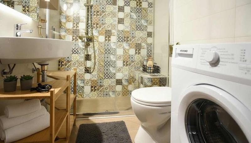 Spacious 2 Bd Seafront Escape in Volos w Patio - image 2