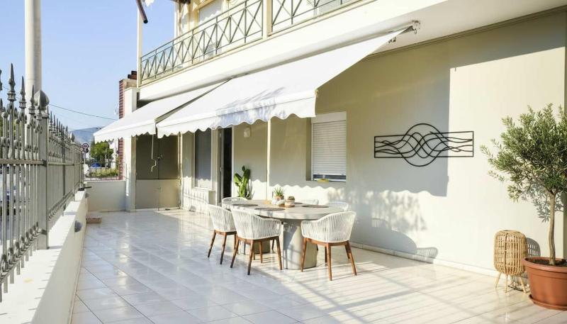 Spacious 2 Bd Seafront Escape in Volos w Patio - image 17