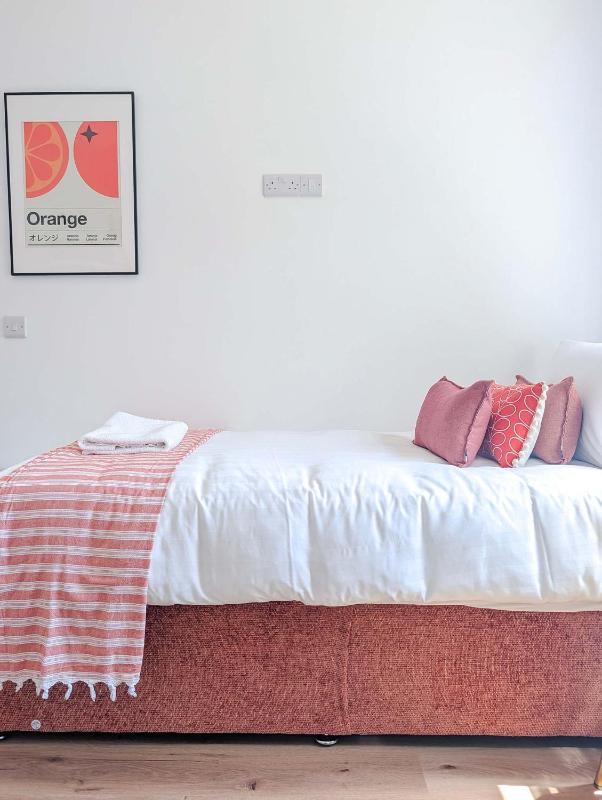 Buckingham House - 20 Beds - by Brighton Holiday Lets - image 14