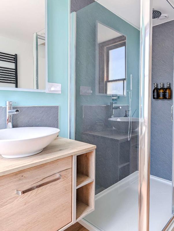 Buckingham House - 20 Beds - by Brighton Holiday Lets - image 35