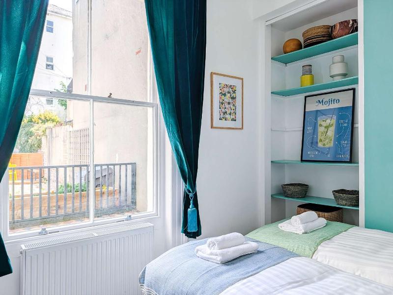 Buckingham House - 20 Beds - by Brighton Holiday Lets - image 34