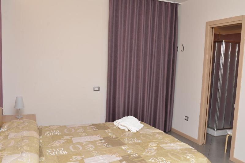 Twin Room with Balcony image 2