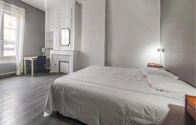 Amazing Apartment In La Rochelle With Wifi - image 9