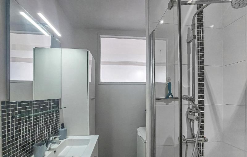 Amazing Apartment In La Rochelle With Wifi - image 3