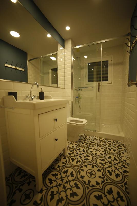 One-Bedroom Apartment with Balcony image 3