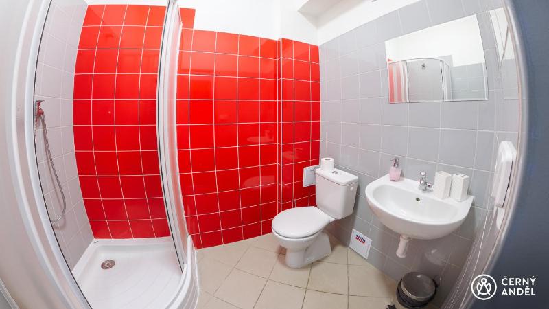 Twin Room with Bathroom image 4