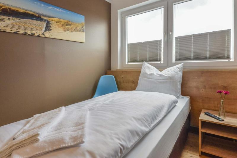 Small Double Room Single use image 3