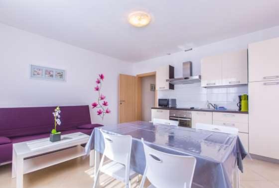 Apartment image 3