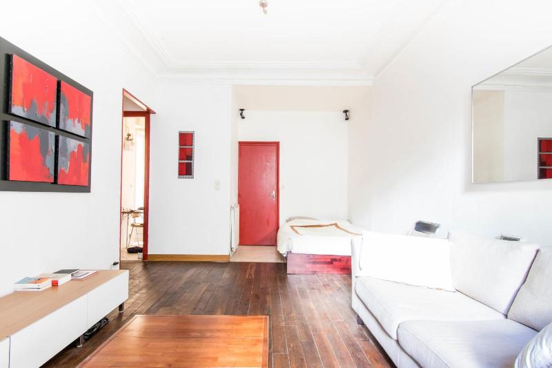 Beautiful And Bright Studio Near Pigalle - image 11