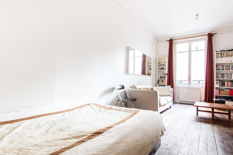 Beautiful And Bright Studio Near Pigalle - image 8
