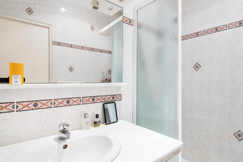 Beautiful And Bright Studio Near Pigalle - image 2