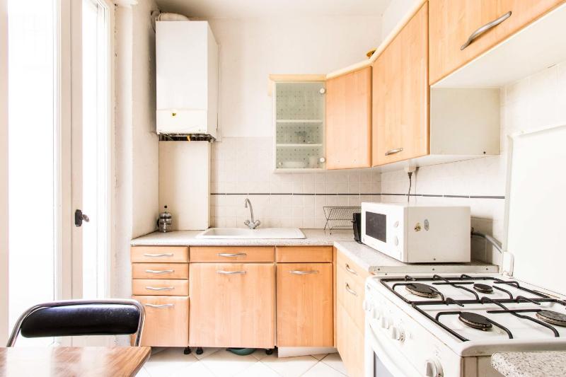 Beautiful And Bright Studio Near Pigalle - image 9