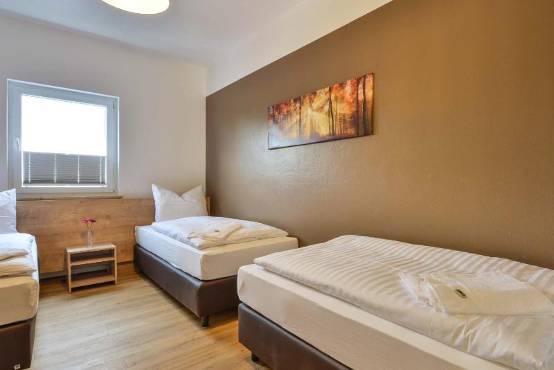 Triple Room- shared bathroom/toilet image 2