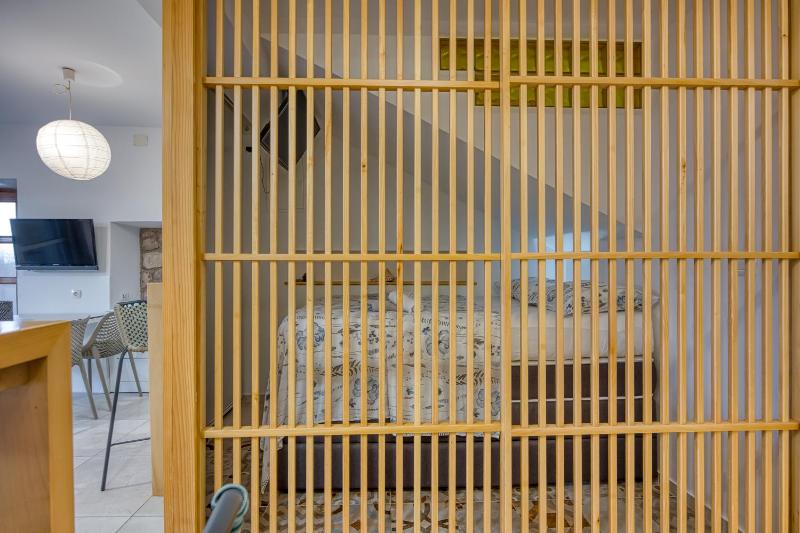 Bougainvillea Old Town Apartment /w Terrace - Happy Rentals - image 4