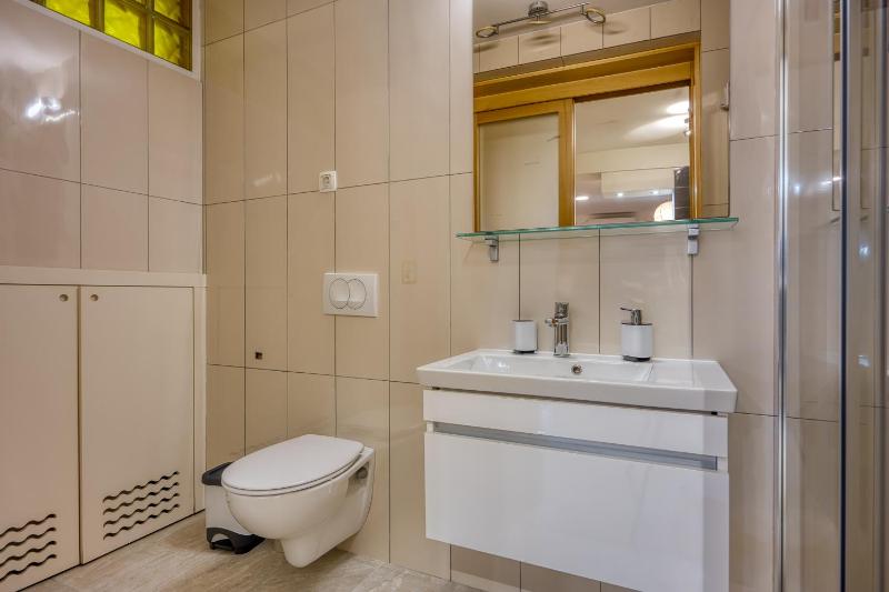 Bougainvillea Old Town Apartment /w Terrace - Happy Rentals - image 12