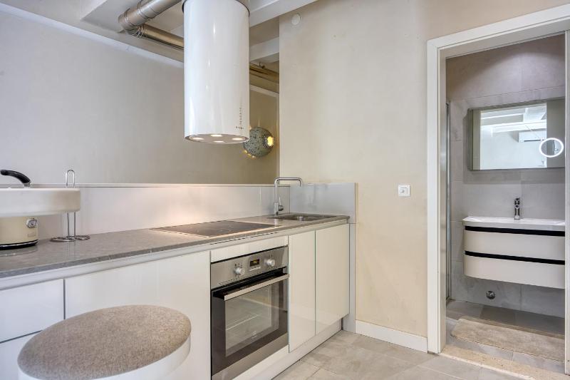 1BR Star Wars Inspired Duplex Loft /w Sea View - Happy Rentals - image 21