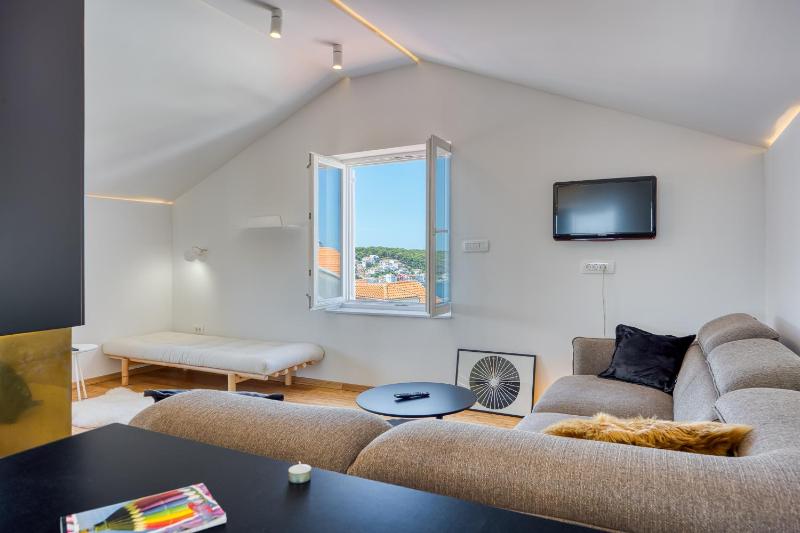 1BR Star Wars Inspired Duplex Loft /w Sea View - Happy Rentals - image 12