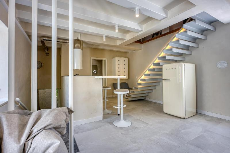 1BR Star Wars Inspired Duplex Loft /w Sea View - Happy Rentals - image 15