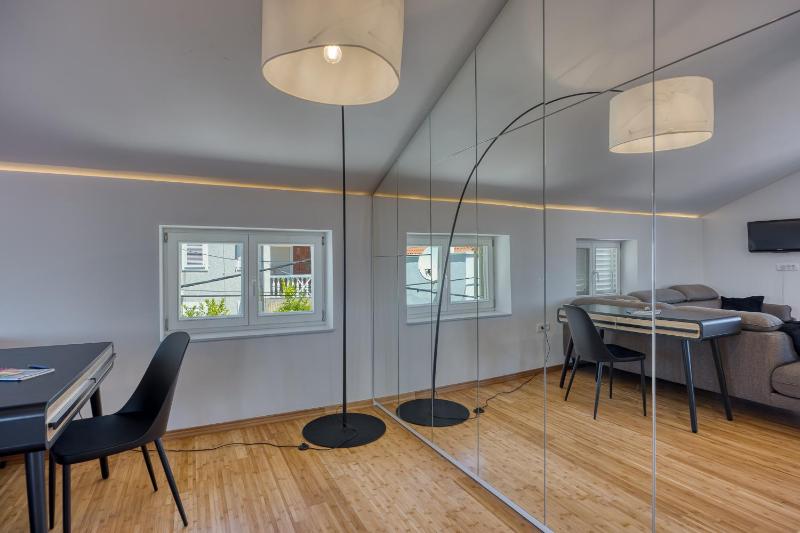 1BR Star Wars Inspired Duplex Loft /w Sea View - Happy Rentals - image 13