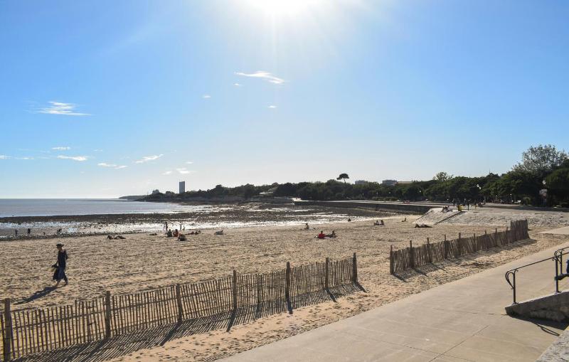 Studio Piscine Proche Plage - image 11