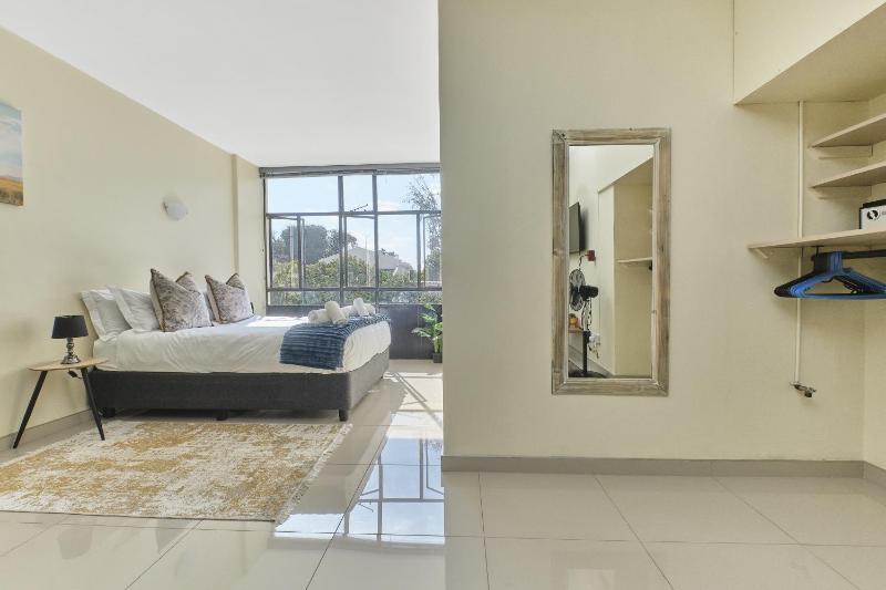Urban Luxe Studio Illovo Mews By Ctha - image 15