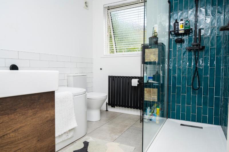 2BDR Brighton Retreat with Courtyard Garden - image 32