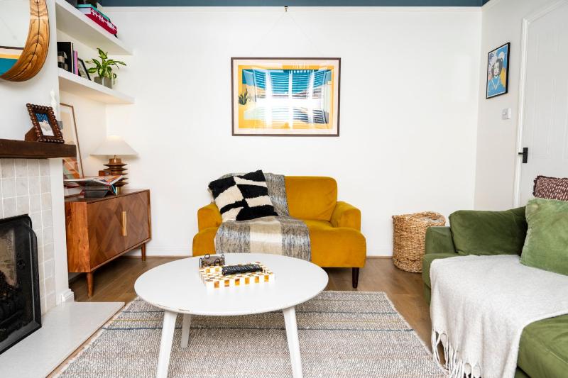 2BDR Brighton Retreat with Courtyard Garden - image 30