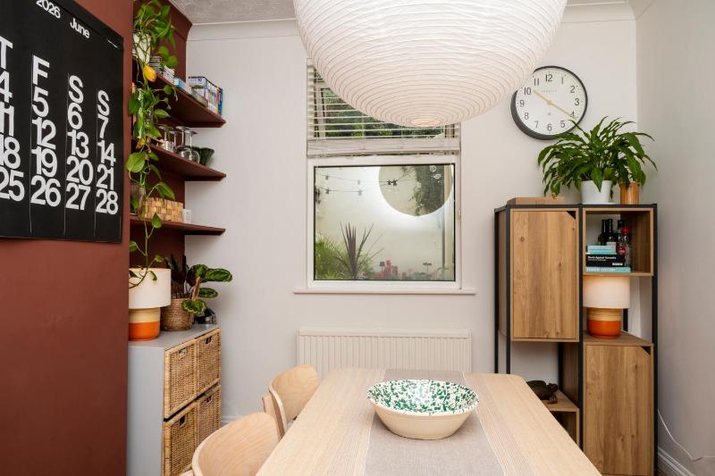 2BDR Brighton Retreat with Courtyard Garden - image 24