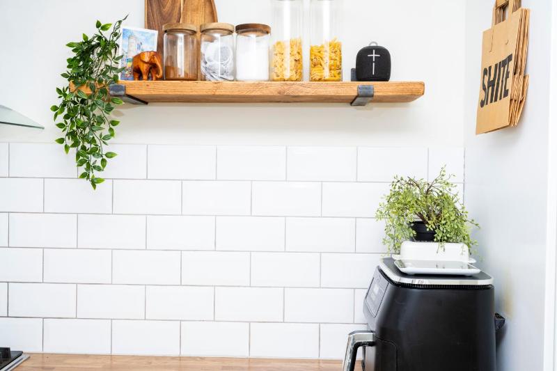2BDR Brighton Retreat with Courtyard Garden - image 5