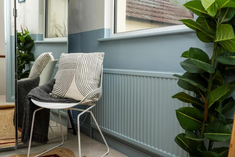 2BDR Brighton Retreat with Courtyard Garden - image 21