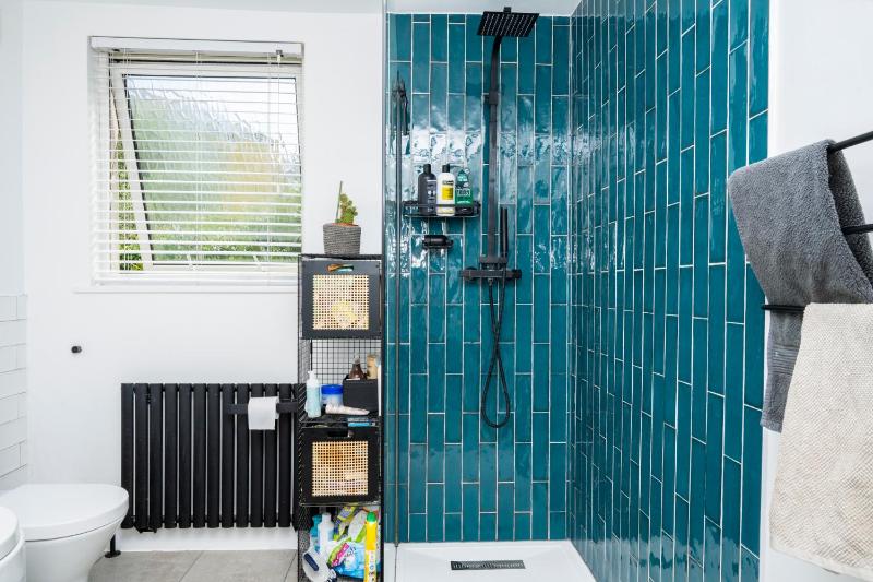 2BDR Brighton Retreat with Courtyard Garden - image 15