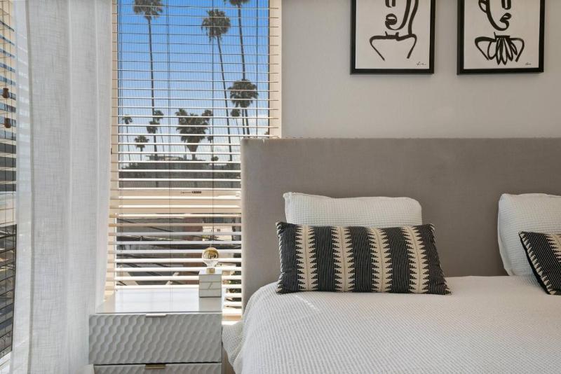NEW 3BR Townhouse Iconic Hollywood Sign Views - image 7