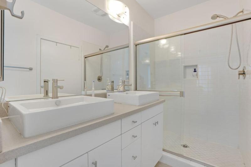 NEW 3BR Townhouse Iconic Hollywood Sign Views - image 14